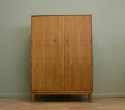 Vintage Kleiderschrank aus Nussholz von Alfred Cox für Heals, 1960er