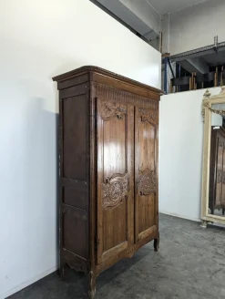 Vintage Kleiderschrank aus Pinienholz im Normannischen Stil