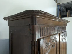 Vintage Kleiderschrank aus Pinienholz im Normannischen Stil