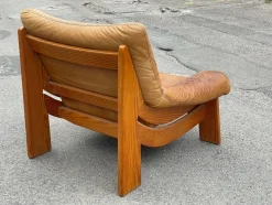 Vintage Ledersessel aus Kiefernholz von Maison Regain, 1970er