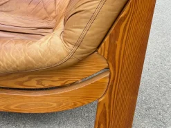 Vintage Ledersessel aus Kiefernholz von Maison Regain, 1970er