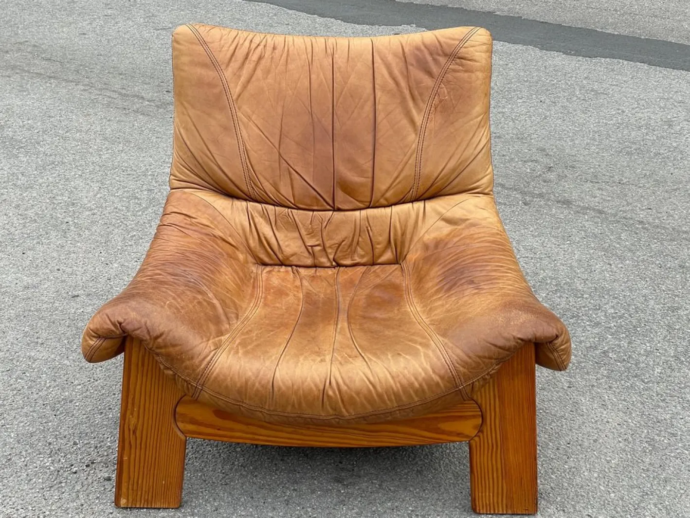 Vintage Ledersessel aus Kiefernholz von Maison Regain, 1970er