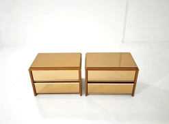 Vintage Nachttische aus Holz & bronziertem Spiegelglas, 1970er, 2er Set