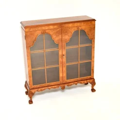 Vintage Queen Anne Bücherregal aus Walnuss-Wurzelholz, 1920