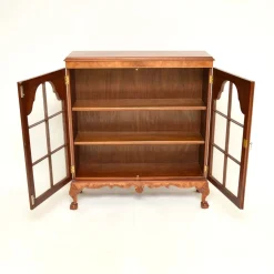 Vintage Queen Anne Bücherregal aus Walnuss-Wurzelholz, 1920
