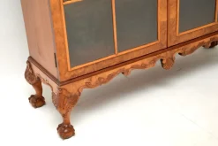 Vintage Queen Anne Bücherregal aus Walnuss-Wurzelholz, 1920