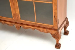 Vintage Queen Anne Bücherregal aus Walnuss-Wurzelholz, 1920