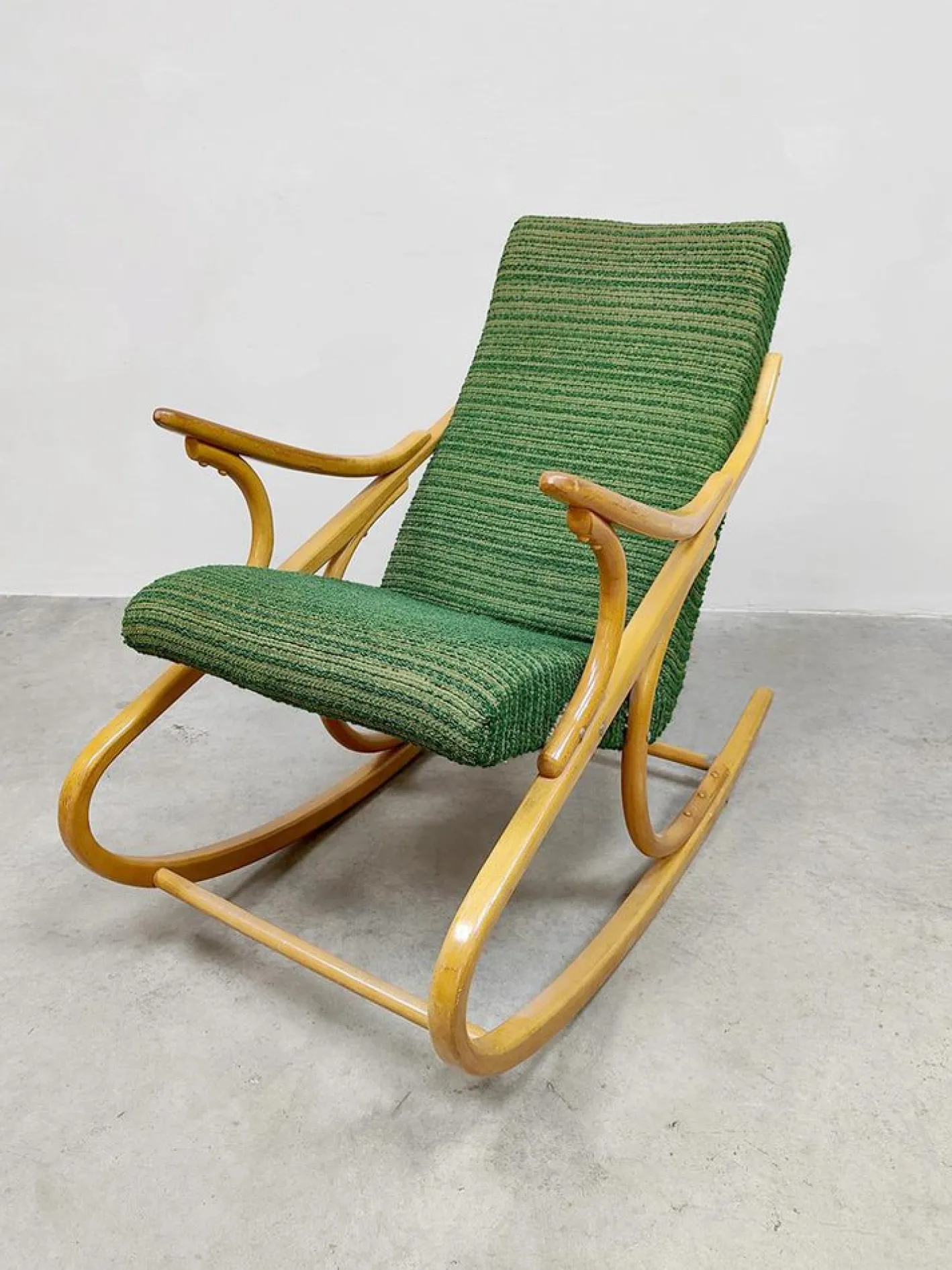 Vintage Schaukelstuhl aus Bugholz Schaukelstuhl von Antonin Suman, 1960er