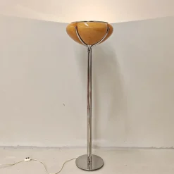 Vintage Space Age Stehlampe von Gae Aulenti für Guzzini, 1970er