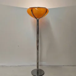 Vintage Space Age Stehlampe von Gae Aulenti für Guzzini, 1970er
