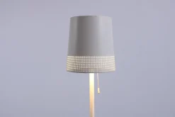Vintage Stehlampe mit Zeitschriftenständer von Tomek Rygalik für Ikea