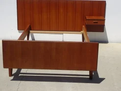 Vintage Teak Bett mit integriertem Nachttisch, 1960er