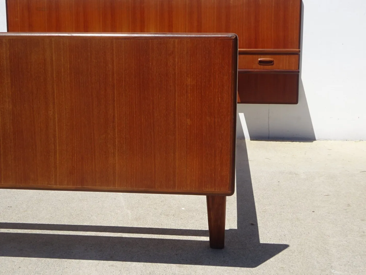 Vintage Teak Bett mit integriertem Nachttisch, 1960er