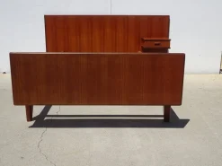 Vintage Teak Bett mit integriertem Nachttisch, 1960er