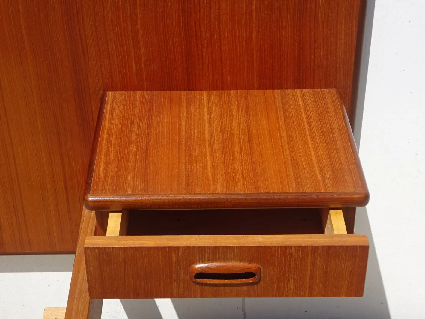 Vintage Teak Bett mit integriertem Nachttisch, 1960er