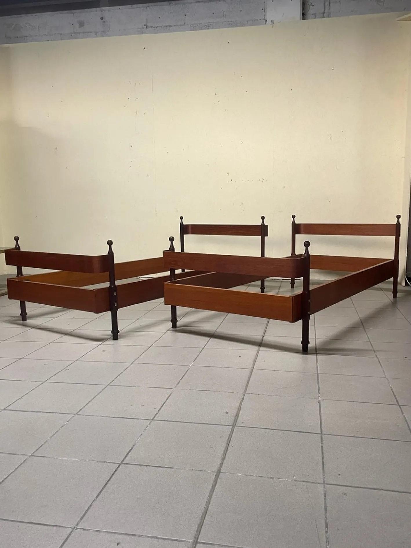 Vintage Teak Einzelbetten von Fratelli Proserpio, 1960er, 2er Set