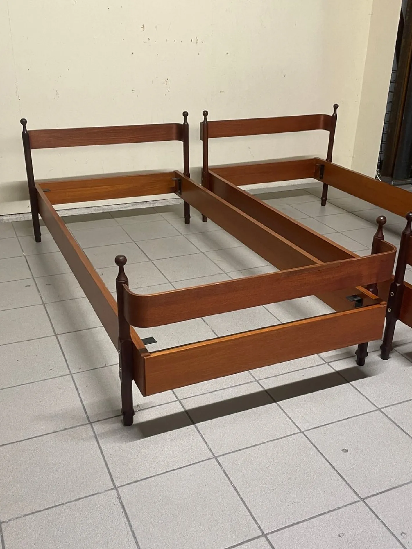 Vintage Teak Einzelbetten von Fratelli Proserpio, 1960er, 2er Set