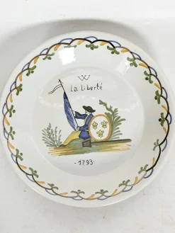 Vintage Teller mit verschiedenen Illustrationen, 1950, 4 . Set