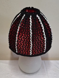 Vintage Tischlampe mit Glasfuß und paillettenförmigem Schirm von Lamplove, 1970er