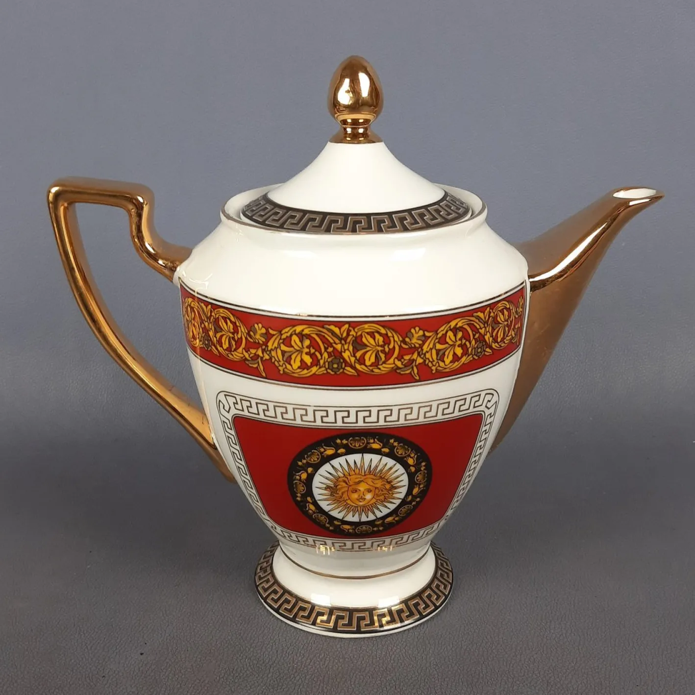 Vintage Versailles Porzellanservice Teekanne, Milchkanne & Tablett in Weiß, Gold & Rot, 3er Set