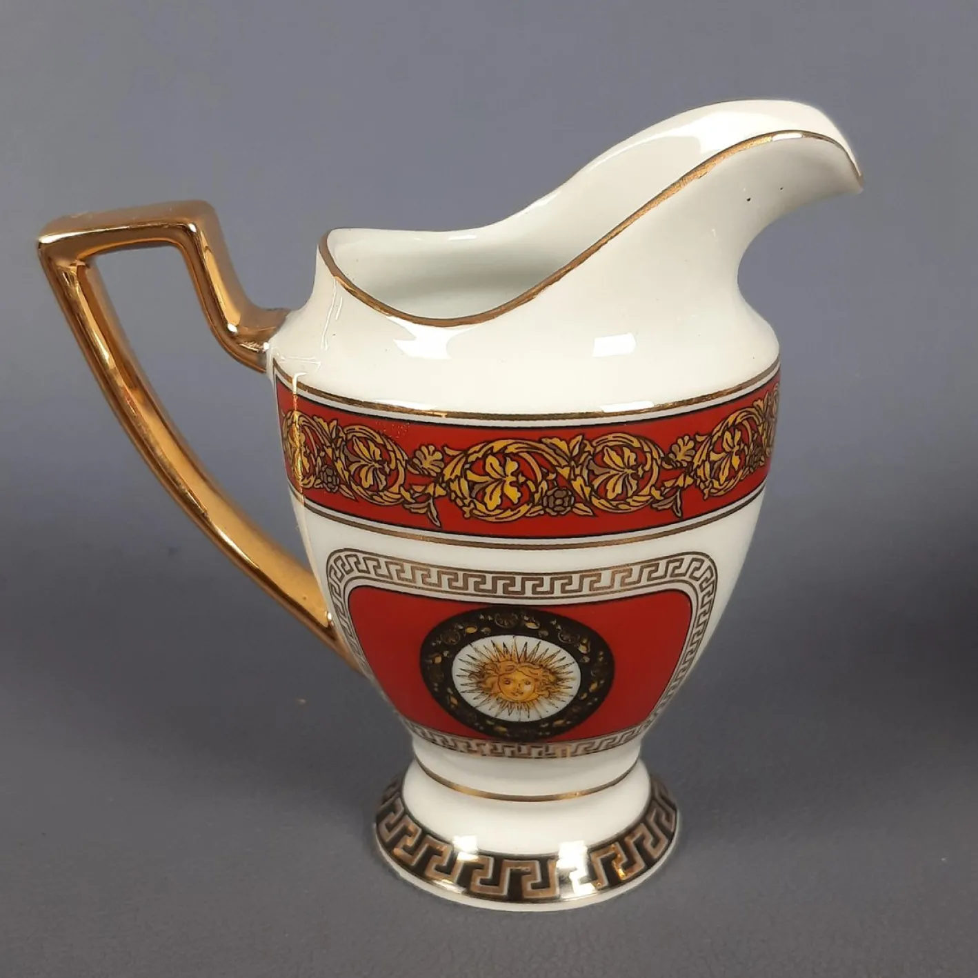 Vintage Versailles Porzellanservice Teekanne, Milchkanne & Tablett in Weiß, Gold & Rot, 3er Set