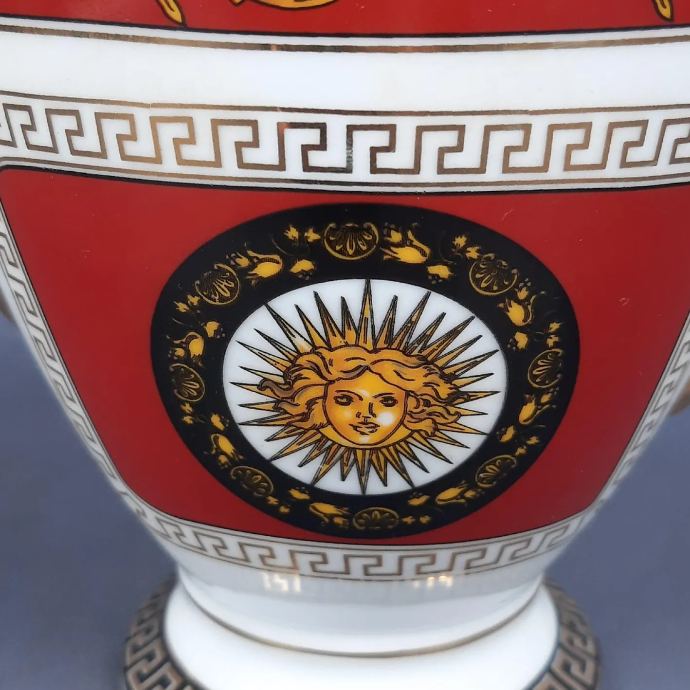 Vintage Versailles Porzellanservice Teekanne, Milchkanne & Tablett in Weiß, Gold & Rot, 3er Set