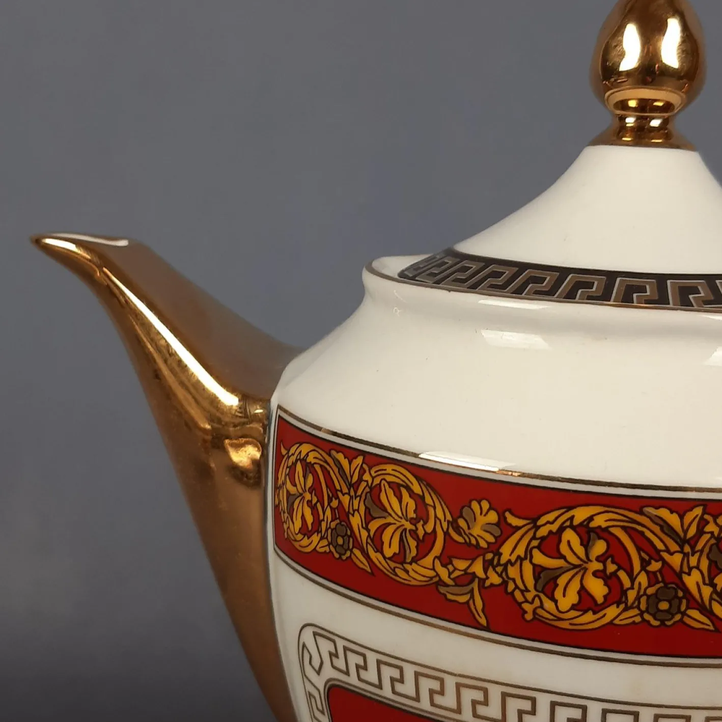 Vintage Versailles Porzellanservice Teekanne, Milchkanne & Tablett in Weiß, Gold & Rot, 3er Set
