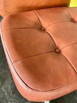 Vintage Vinyl Leder Lounge Drehsessel & Fußhocker in Cognac Braun, 1970er, 2er Set
