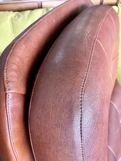 Vintage Vinyl Leder Lounge Drehsessel & Fußhocker in Cognac Braun, 1970er, 2er Set