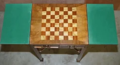 Vintage Walnuss & Seidenholz Spieltisch