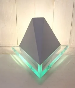 Vintage Wandlampe mit Acrylglas und Weißem Metallschirm von Vrieland Design, 1990er