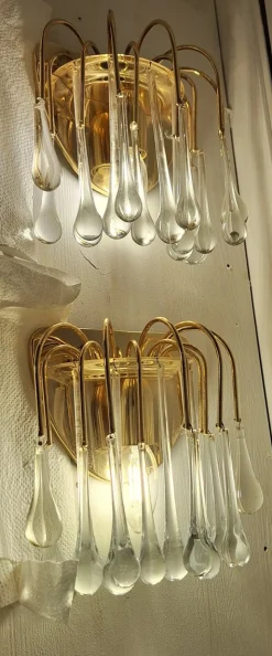 Vintage Wandlampen mit vergoldeten Messingbügeln und Kristallglastropfen, 1970er, 2er Set