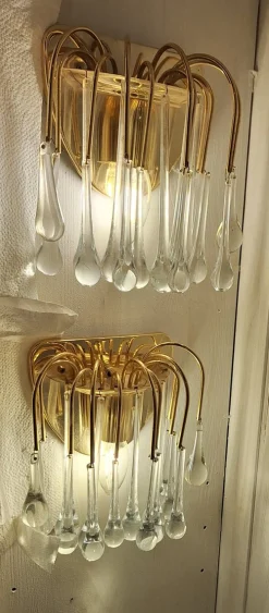 Vintage Wandlampen mit vergoldeten Messingbügeln und Kristallglastropfen, 1970er, 2er Set