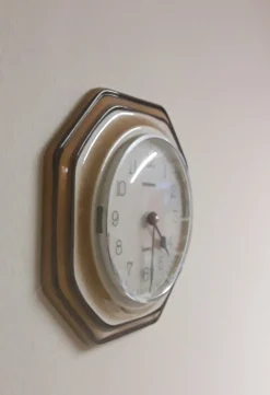 Vintage Wanduhr mit beige-braunem Keramikgehäuse von Dugena, 1980er