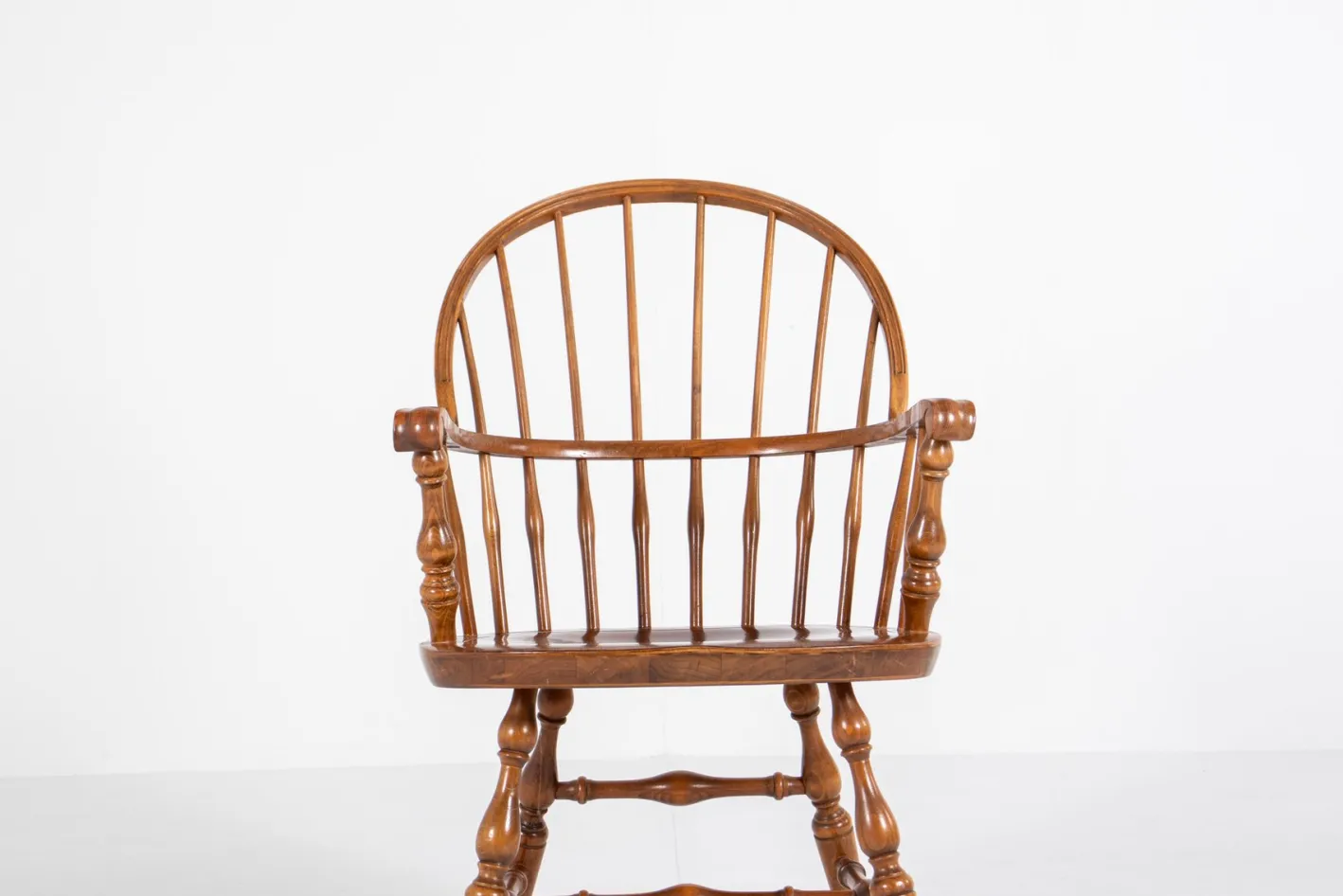 Vintage Windsor Armlehnstuhl aus Massivholz, 1960er