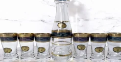Vintage Wodka Set mit Karaffe und Sechs Verzierten Gläsern, 8 . Set