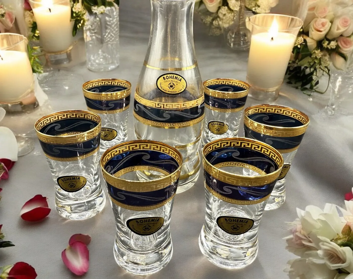 Vintage Wodka Set mit Karaffe und Sechs Verzierten Gläsern, 8 . Set