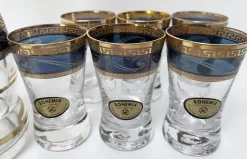 Vintage Wodka Set mit Karaffe und Sechs Verzierten Gläsern, 8 . Set