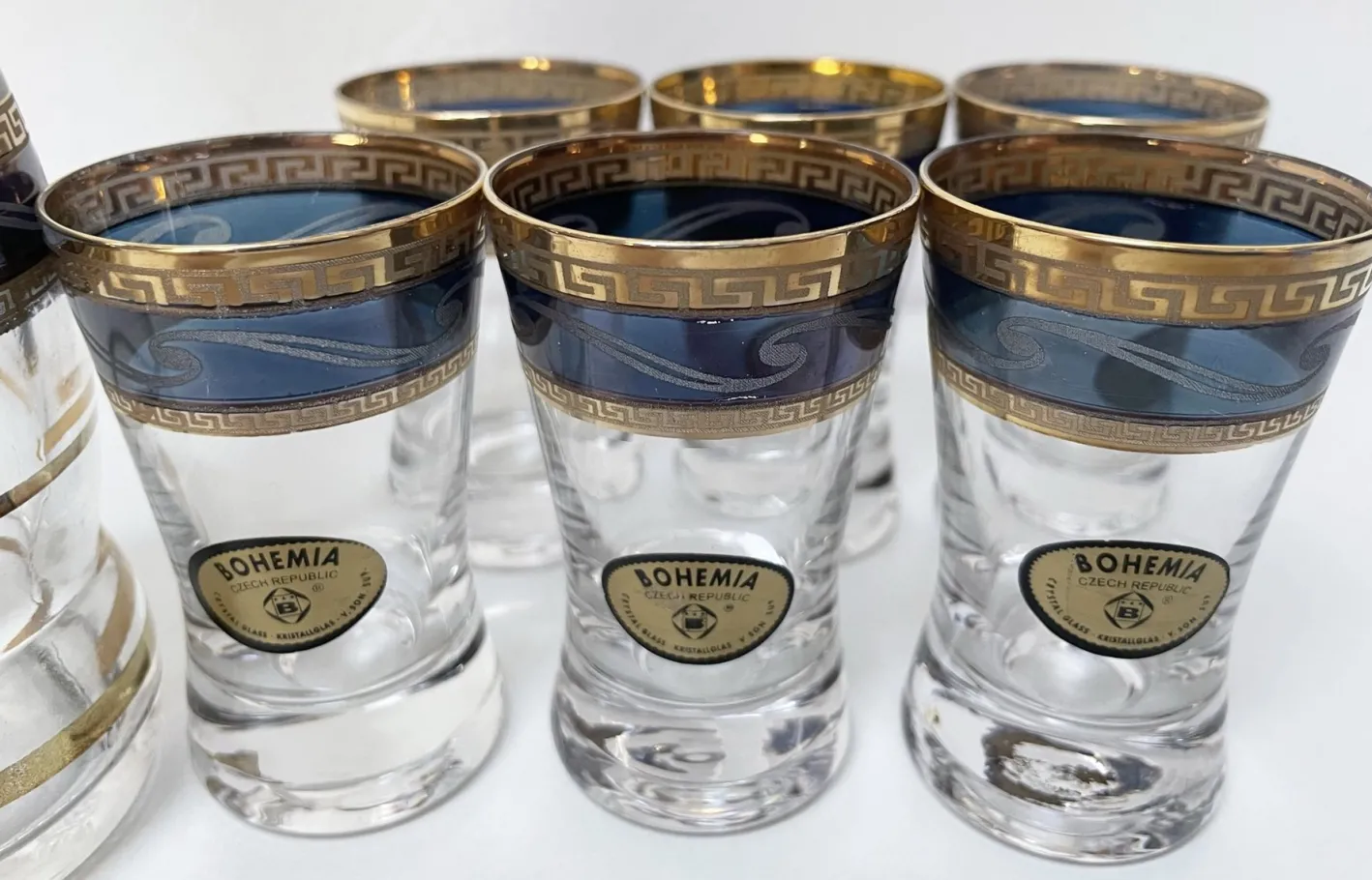 Vintage Wodka Set mit Karaffe und Sechs Verzierten Gläsern, 8 . Set