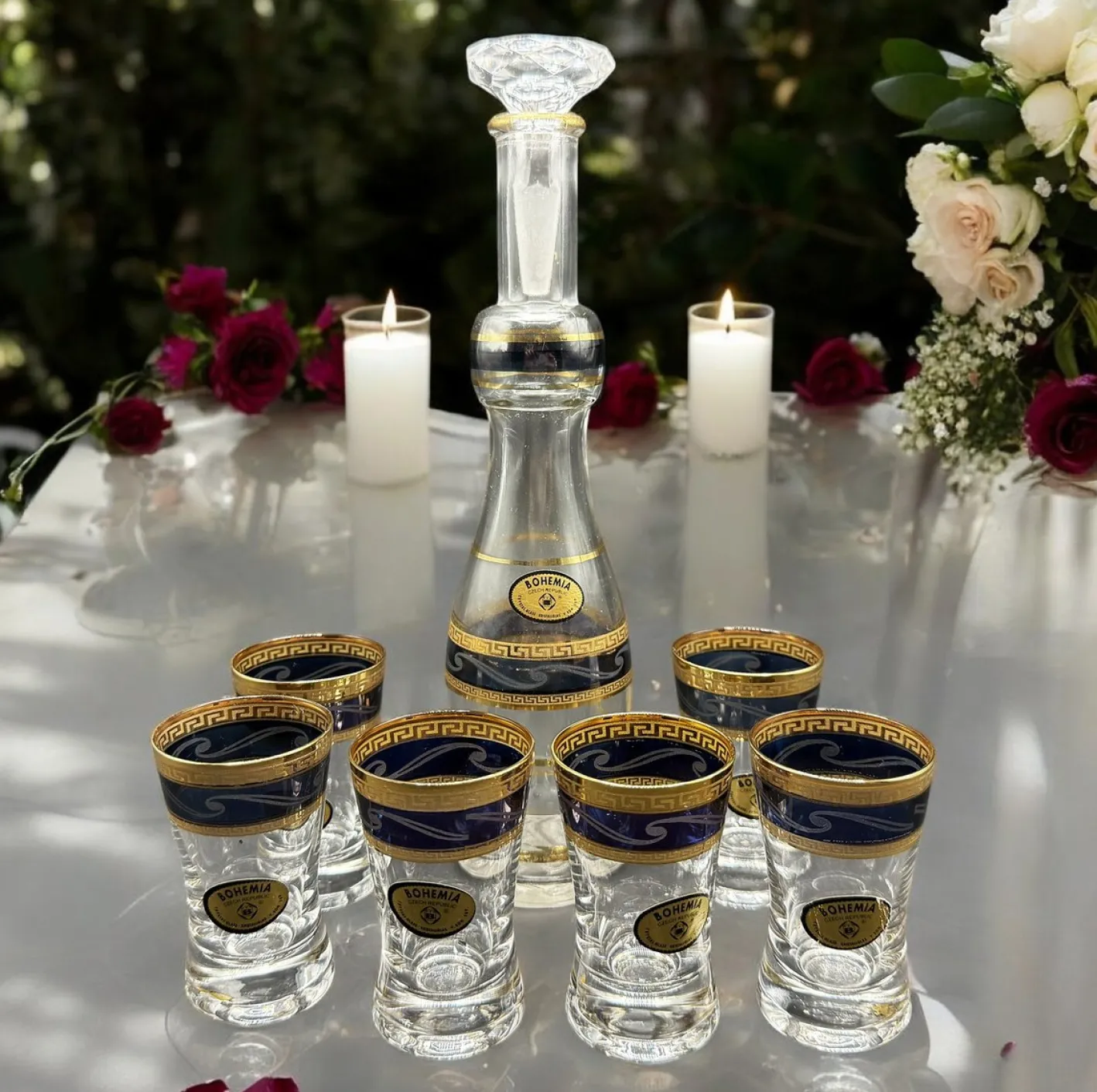 Vintage Wodka Set mit Karaffe und Sechs Verzierten Gläsern, 8 . Set