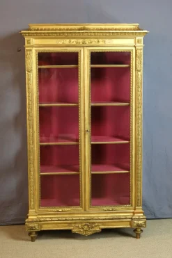 Vitrine aus vergoldetem Holz, 19. Jh
