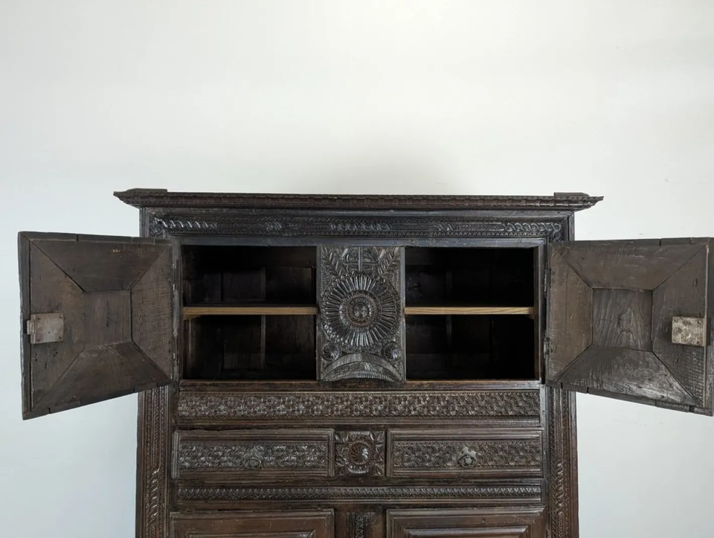 Volkskunst Buffet, 17. Jh., Auvergne, Frankreich