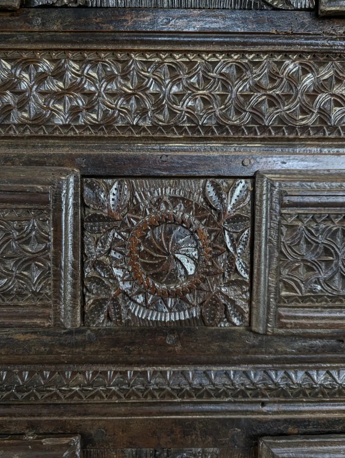Volkskunst Buffet, 17. Jh., Auvergne, Frankreich
