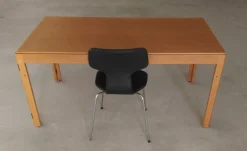 Vollständig restaurierter dänischer Schreibtisch aus Eiche von Børge Mogensen für Fredericia Stolefabrik, 1970er