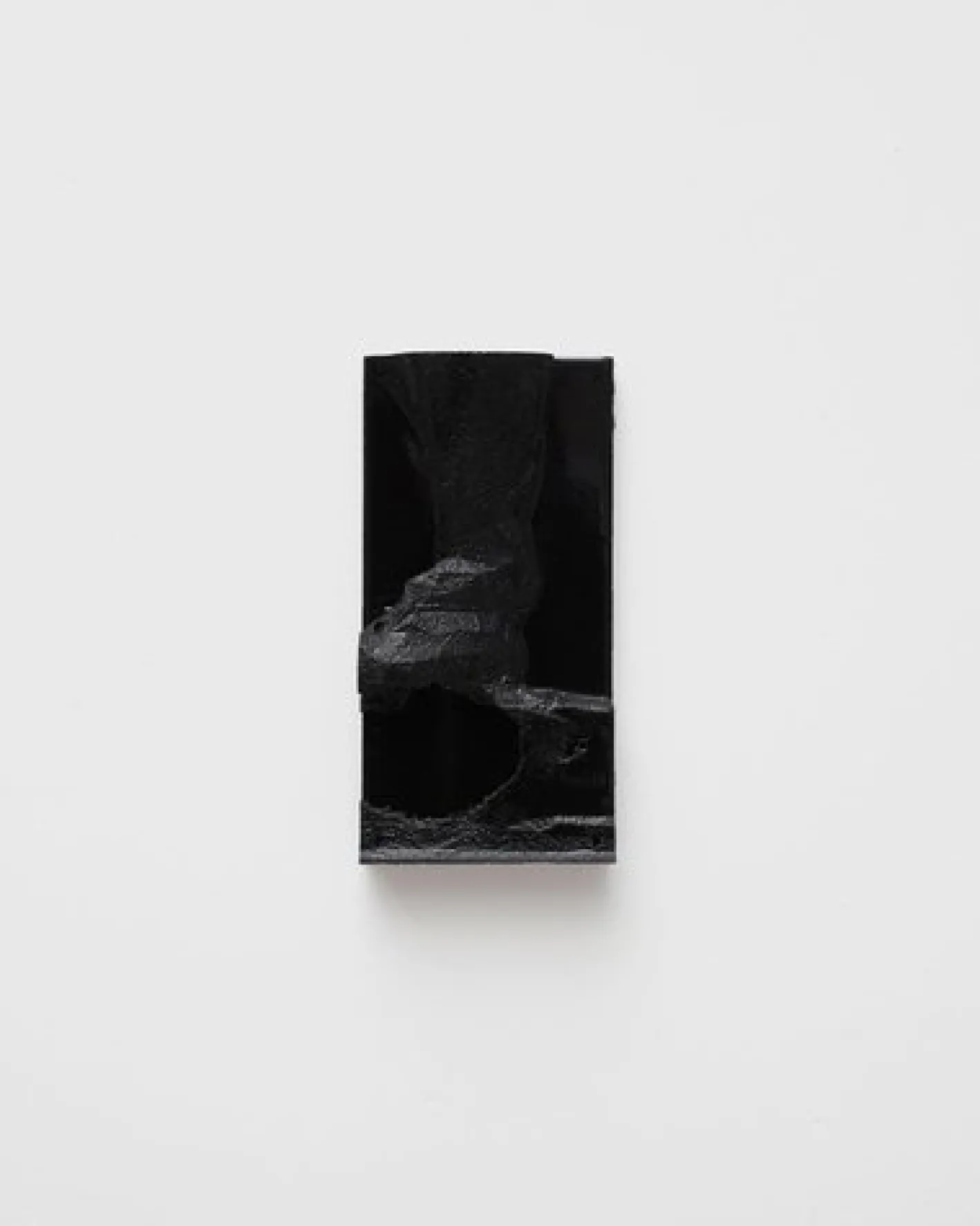 Wandmontierte Black Pada Skulptur von Arthur Bitsch