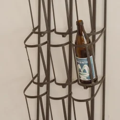 Wandmontiertes Weinregal aus Metall mit Traubenrelief