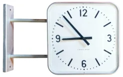 Wanduhr mit Aluminiumgehäuse von E. Boselli