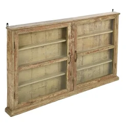 Wandvitrine aus verwittertem Holz