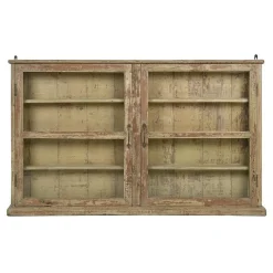 Wandvitrine aus verwittertem Holz