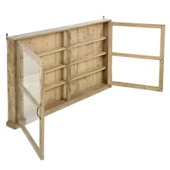 Wandvitrine aus verwittertem Holz